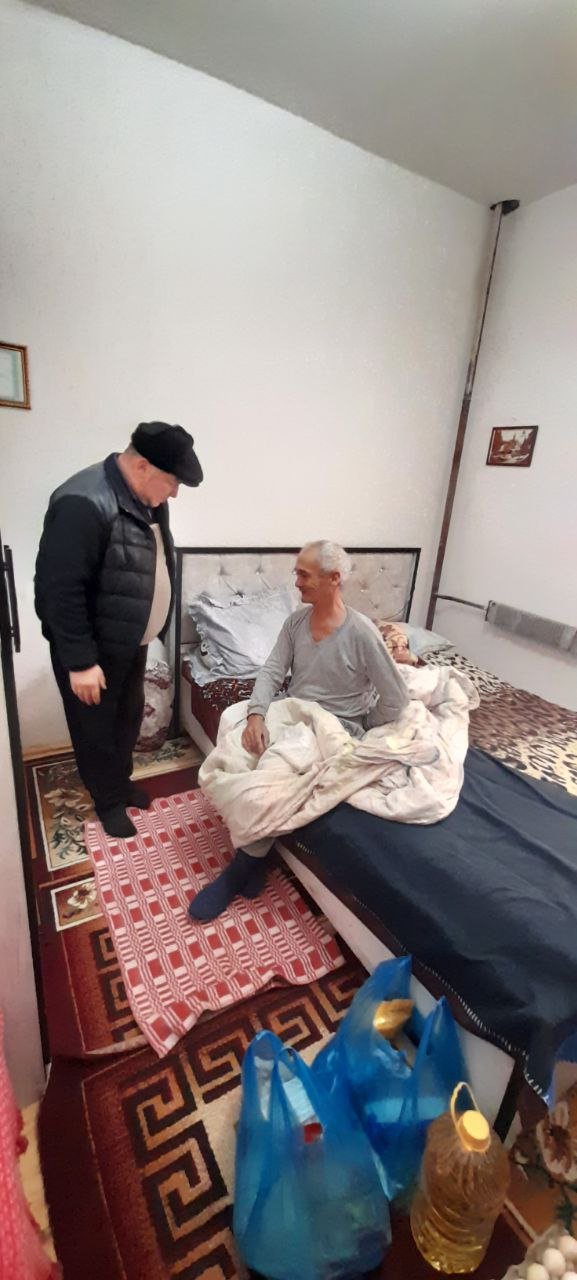 Хоразм иссиклик манбаи ДУКда 8-декабр конституция байрами   муносабати билан  касаба уюшма кўмитаси ва маъмурият хамкорлигида кам  таъминланган   ва бемор ходимлар холидан хабар олиниб  озик-овкат махсулотлари таркатилди.