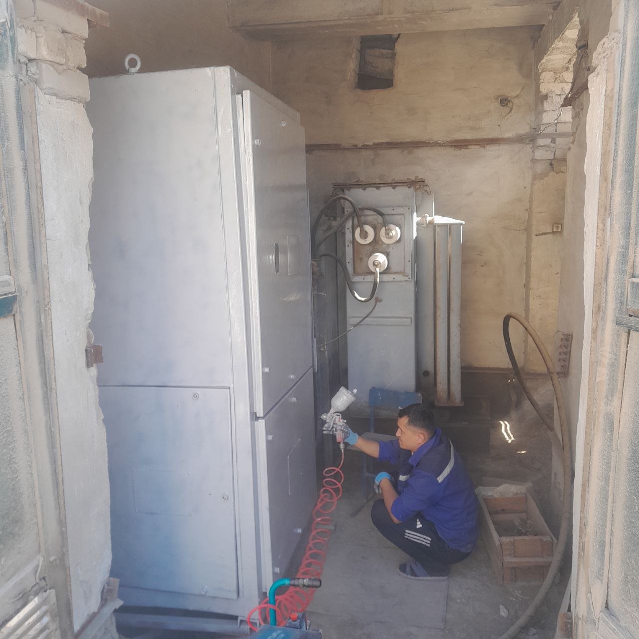 19-daxa qozonxona transformatorini bo‘yash ishlari amalga oshirildi.